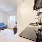 Economo B1 Tirabora Short Rent Trieszt