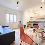 Economo B1 Tirabora Short Rent * Trieszt