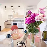Economo B1 Tirabora Short Rent Apartman Trieszt