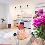 Apartman Economo B1 Tirabora Short Rent *
