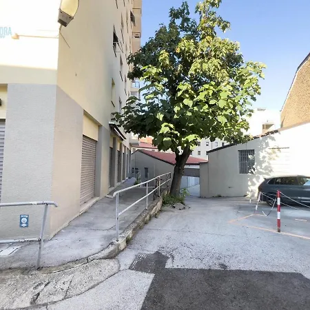 Economo B1 Tirabora Short Rent Apartman Trieszt