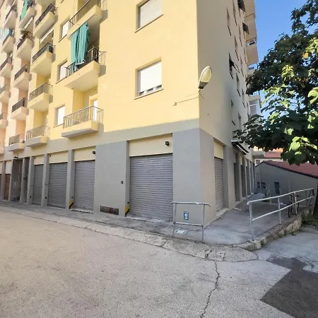 Economo B1 Tirabora Short Rent Apartman *