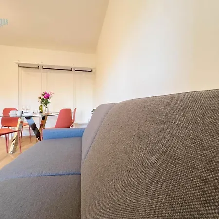 Economo B1 Tirabora Short Rent 的里雅斯特