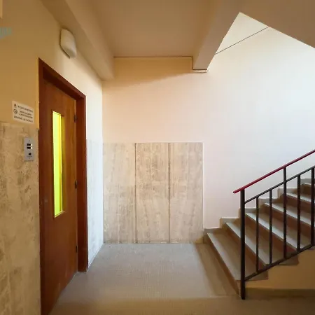 Economo B1 Tirabora Short Rent * Trieste