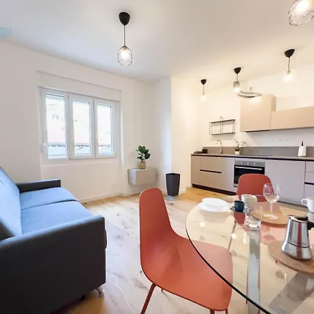 Economo B1 Tirabora Short Rent * トリエステ